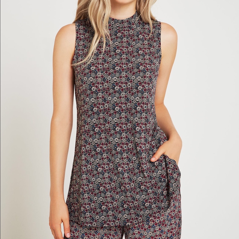 BCBGeneration Geometric Twisted Back Tunic Tank